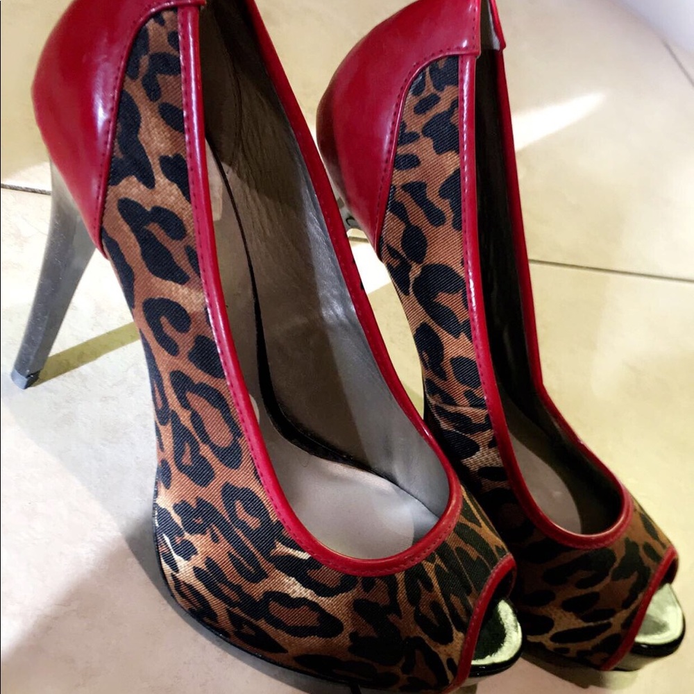 Women’s print pumps